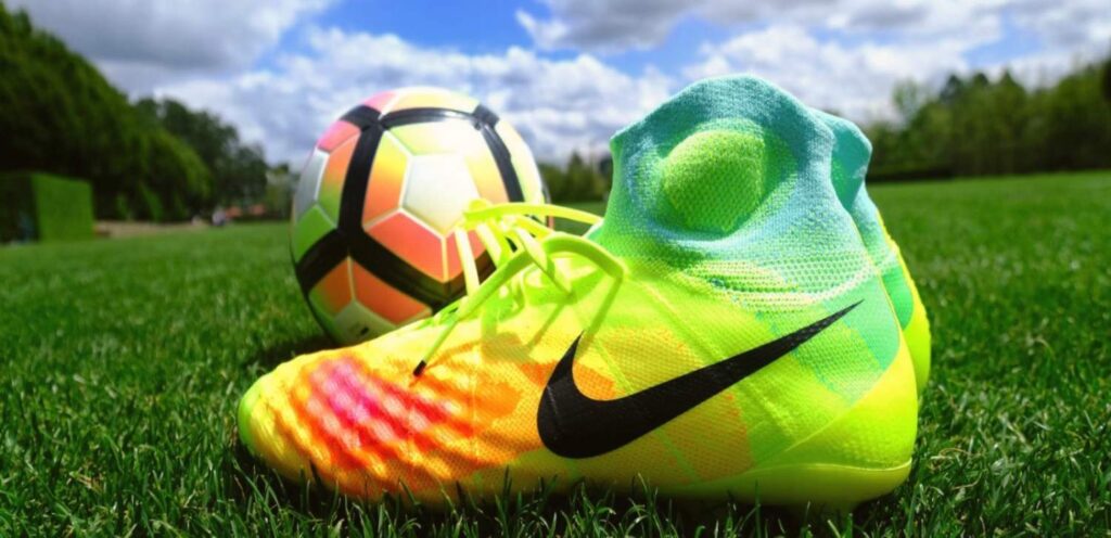 أحذية كرة قدم للعشب الصناعي