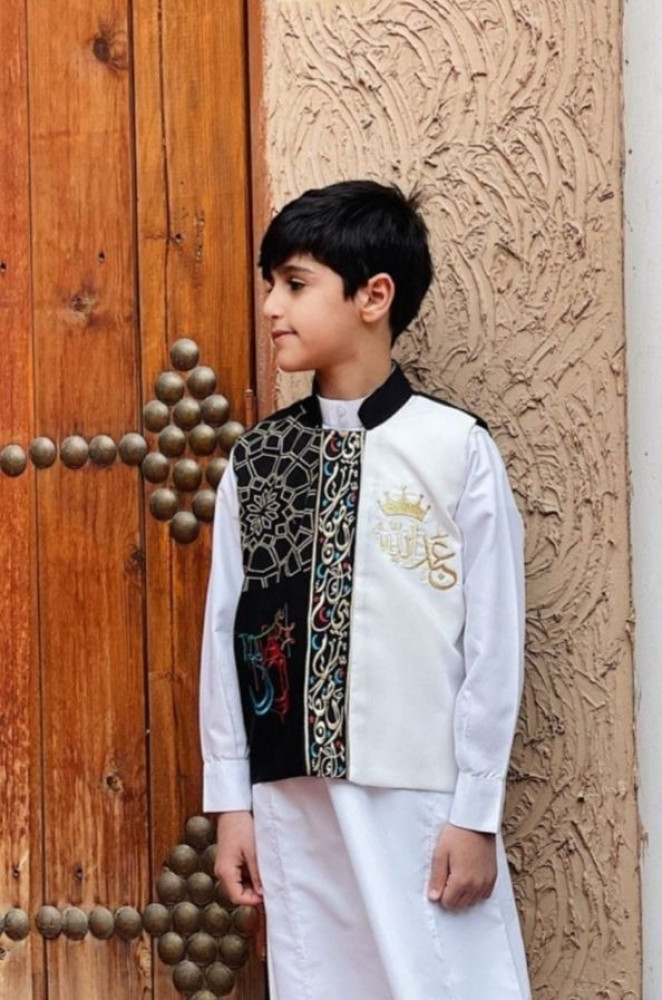 ملابس رمضان للأولاد مكتوب عليها عبدالله