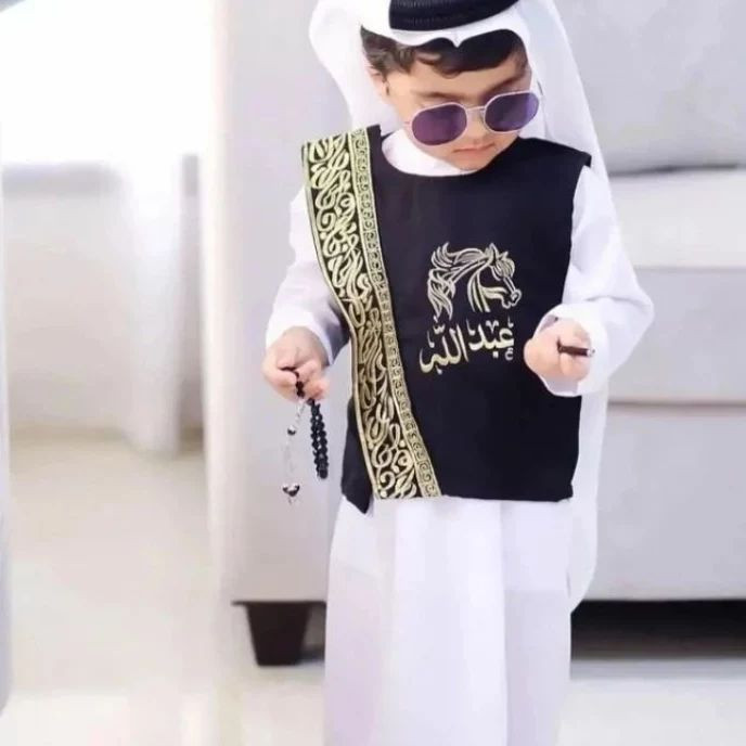 ملابس رمضان للأولاد باللون الأبيض والأسود